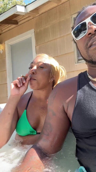 Fijii Pornbox Live with Str8rich in the Hot Tub While Stepmom Out