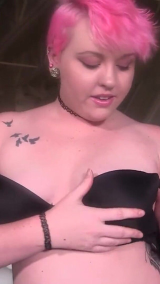 Curvy starlet Miley really knows how to please