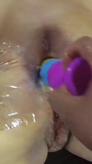 leo Avant, the Dildo From Honey Play Box Is Easily Absorbed by This Ass Hole