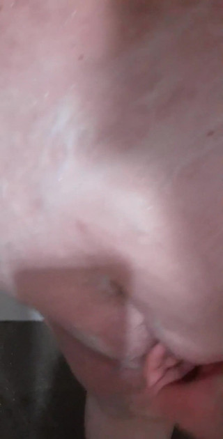 Sexual BBW washes in the shower