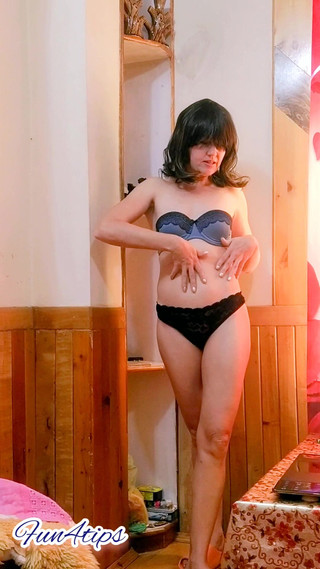 She Knows How to Make You Cum - Striptease.