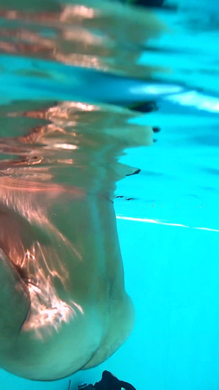 Underwater Fuck in the Pool