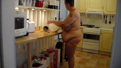 Jen is baking nude