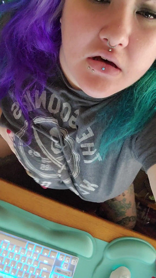 Watch me cum as I work from home