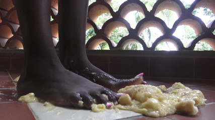 Ebony Pearl Banana Crushing