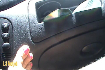 I Gave a Ride and Got a Footjob From a Married Woman