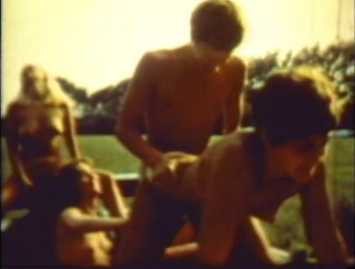 Vintage hitchhiker fuckfest in the cabrio