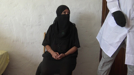 Iraqi Muslim Wife Is Shocked When She Visits African Doctor in London