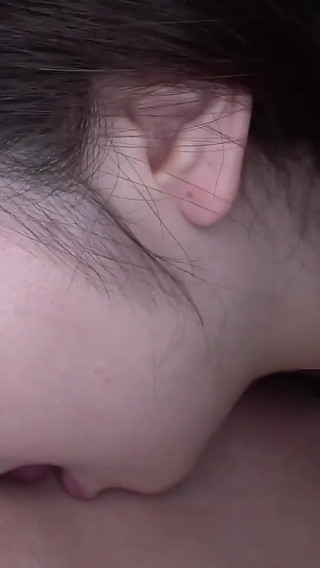 During Bath Time: I Peeked Through the Window and Saw a Quiet, Reserved Girl Masturbating in the Bathroom.