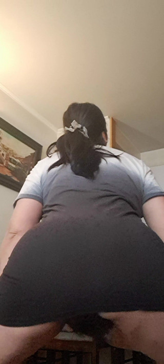 He Seduces Me and Wants to See the Hot Mature MILF Body