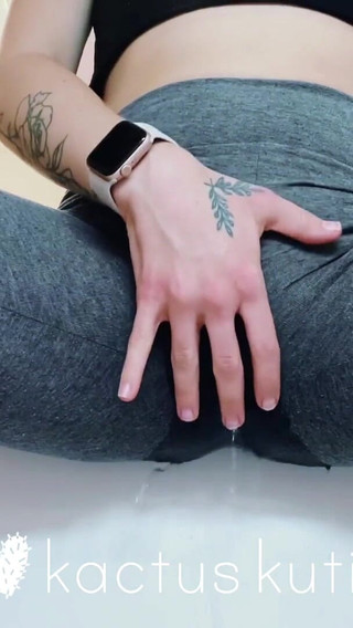 I soak my grey shorts