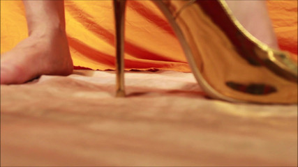 Giantess Shows off Gold High Heels