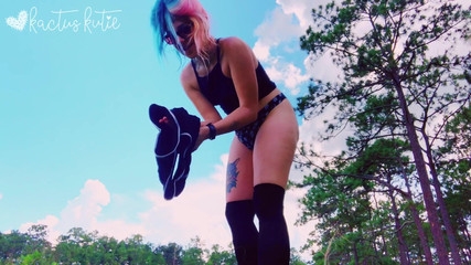 Kute Hiker Needs to Pee