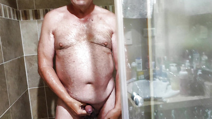 Enjoying my shower with Garabas and Olpr