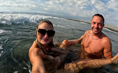 Wild Outdoor Extreme?! Amateur Wave Fuck Orgasm in the Middle of the Sea!