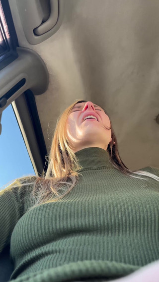 Show Me Your Plug, Slut