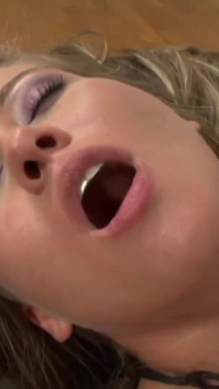 Two Gorgeous Lesbian Babes Are Licking Each Other's Pussy