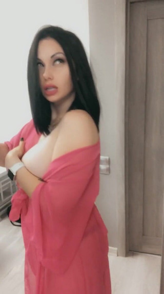 Babe Solo Showing Her Body