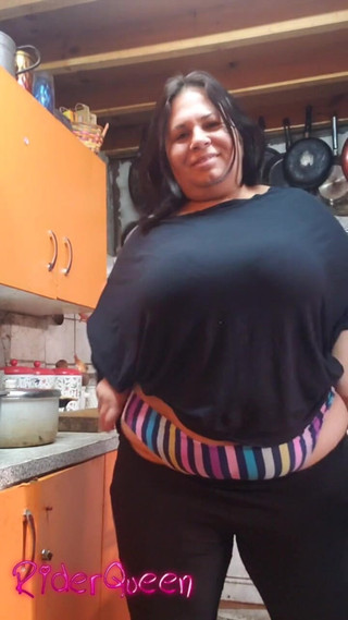 Again Sexy Stepmommy in Poor Kitchen