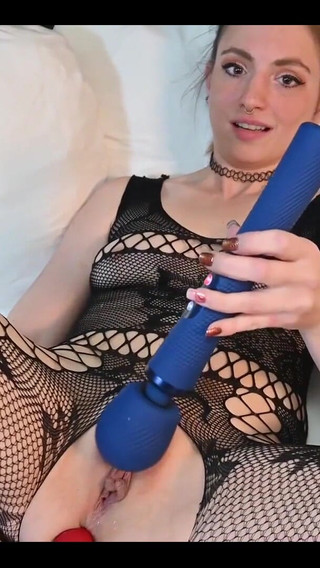 Dizzum playing with her ass and using toys