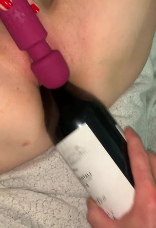 Italian slut wife bottle in pussy and enjoy