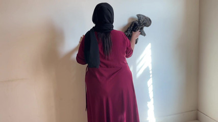 Hijab Hookup - Curvy Muslim Real Maid Fucked by Home Owner While She Cleaning Bed Room