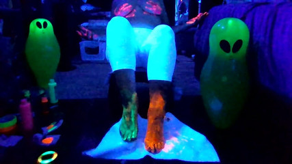 A Little Feet Play, Little Bit of Body Paint & Playing with My Kitty Kat