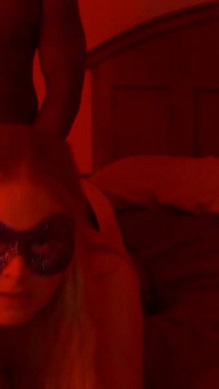 The playhards fuck under the red light