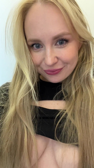 Selfie Pee and Cum in the Fitting Room