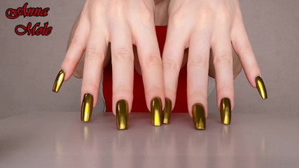 Tapping Fingers, Golden Nails